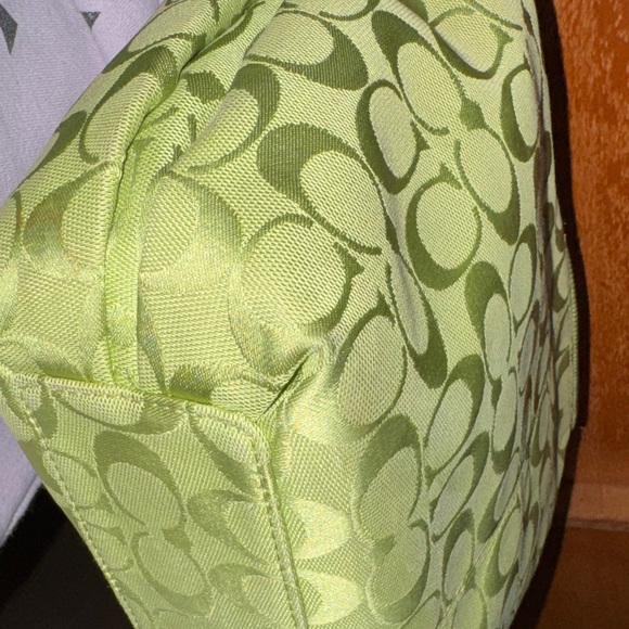 🍋‍🟩💚☀️🕶️Coach Lime Green Signature Shoulder Bag - Picture 6 of 13